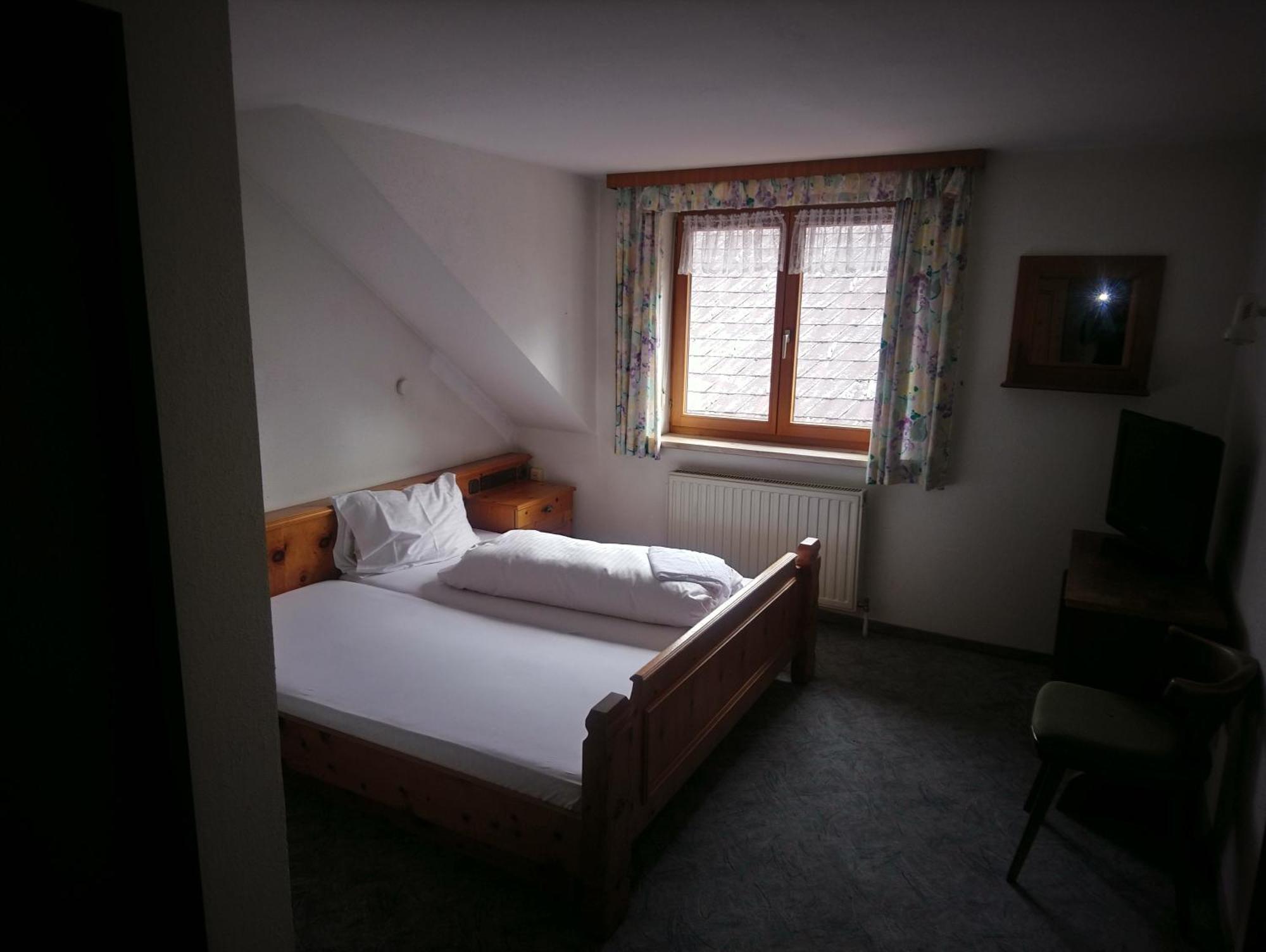 Gasthaus Krone Ubersaxen Phòng bức ảnh